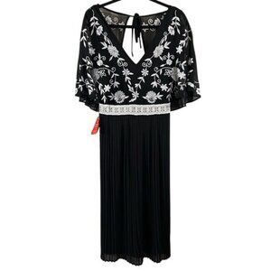 Frock & Frill NWT Pleated Black & White Flower Lace Embellished Cape Dress Sz 6